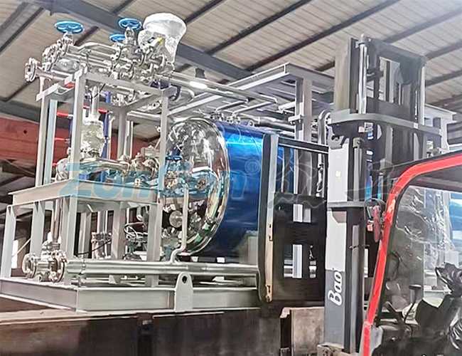 殺菌鍋發(fā)貨裝車(chē)中